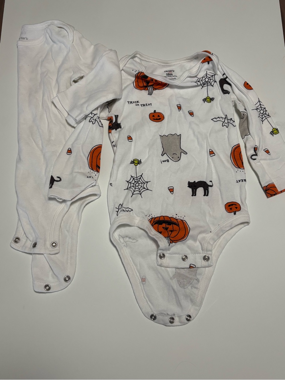 Carter’s Halloween onesies 18m lot pumpkin